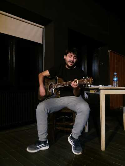 ÜÇ YAŞAM BİR ÖYKÜ